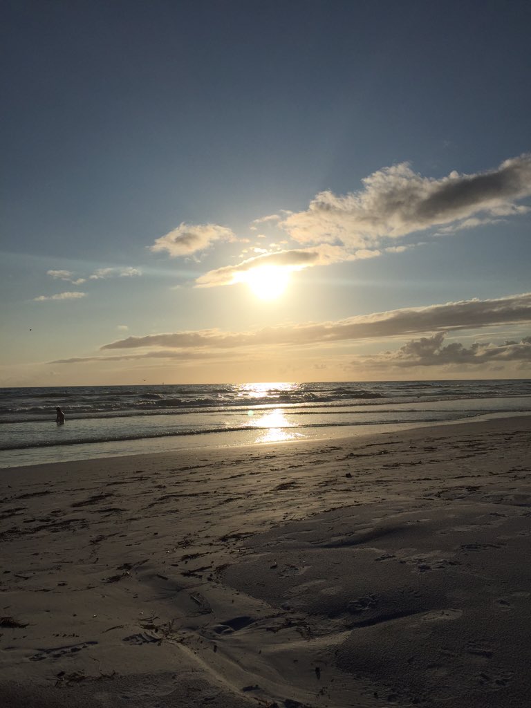 Stuckyman's tweet photo. @RealSaltLife - sunset on Siesta Key, FL https://t.co/rlzr8I0FAx