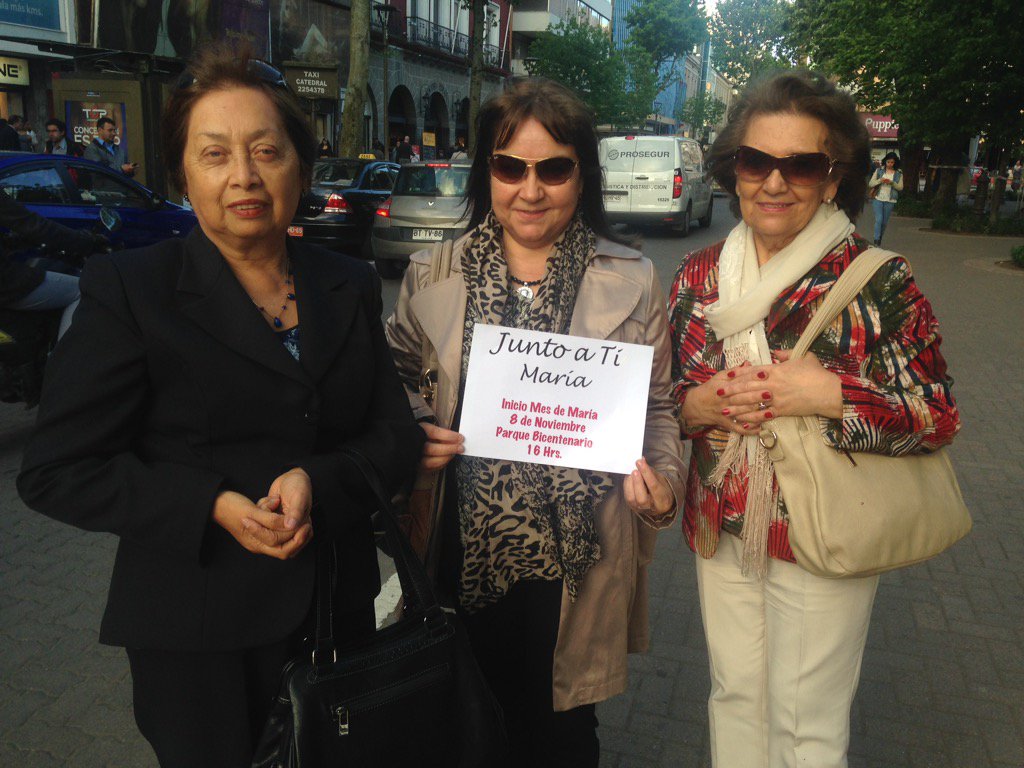 iglesiadeconce's tweet photo. En el centro de Concepción, penquistas se unen al #MDM2015 @MesdeMaria2015 8 de Noviembre, Parque bicentenario https://t.co/Vn5UprCM00