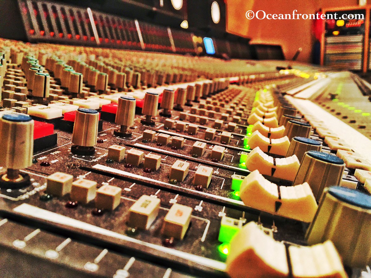 OceanFrontEnt's tweet photo. Recording tracks in the studio. #Palmsstudio #LasVegas #ThePalms #CelineDion# #Vegas #recordingsession #Oxford https://t.co/LQEZ4CHoqz