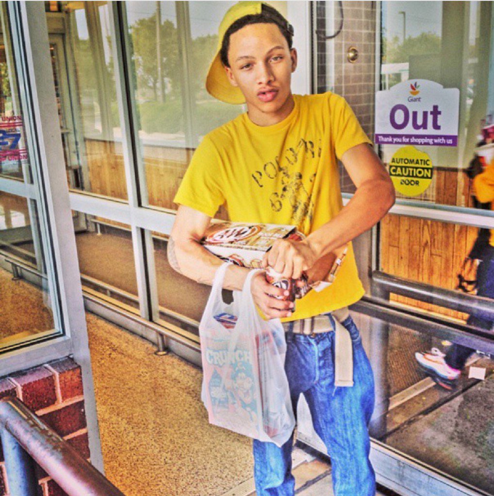 TakeA_MOlly's tweet photo. My Mf ❤️❤️ . I love you so much bro ! Blood couldn't make us any closer .. Ima miss ya dumb ass yo😒😫😘😘  #FlyHighMoe https://t.co/yyRng7MBSm