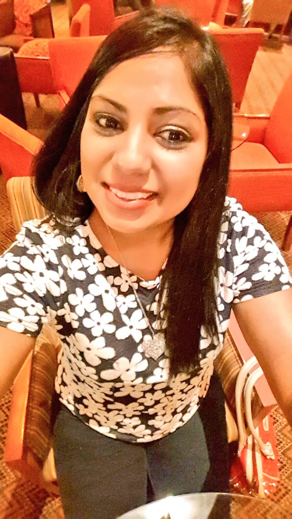 BhavnaB2's tweet photo. Great night with a great bunch @NaickerKriben @Rowanroop1 @MellishaB @VikashMathura #bala&amp;peru #jnr&amp;snr 😚😙😗😋🙌🙆💃 https://t.co/2wqIfLufVN