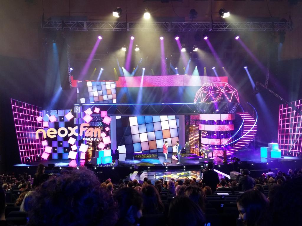 Fanta_Esp's tweet photo. Primera actuación 😄 @GemeliersMusic ¡Grandes @_jesus_OM y @DanieloviedoM! #NeoxFantaAwards2015 #NeoxFanAwards2015 https://t.co/h51hm5muQF