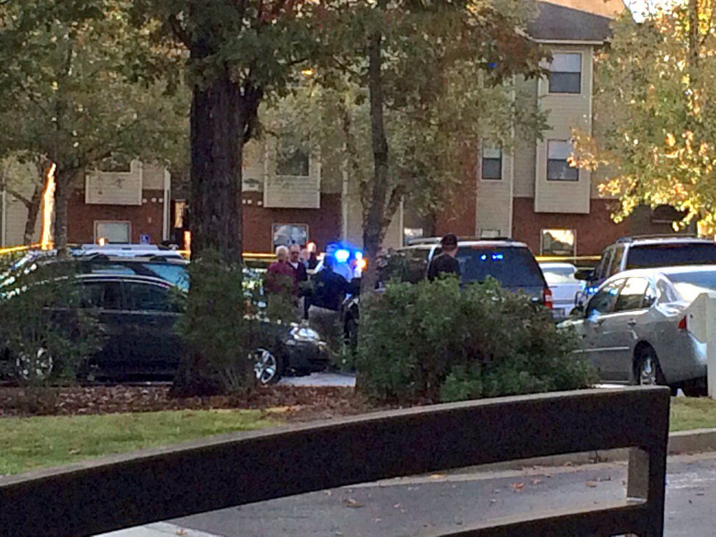 ChristianDLRTV's tweet image. Witness just told me the victim is a teenager #officerinvolvedshooting @cbs46