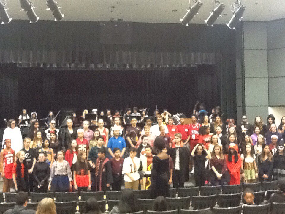 ryan_hitchman's tweet photo. Belmont Ridge chorus warming up for our spooky fall concert. https://t.co/AQfpu4r6ow