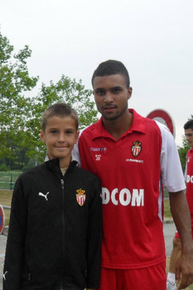 ThomasChastel's tweet photo. Plaisir d'avoir revue @FredericBulot ce soir ! Petite photo souvenir lui meme était choqué 😂 #formationASM https://t.co/4E5sEmsPPe