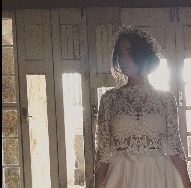 Ebeaumontdesign's tweet photo. Lace crop top #emmabeaumont #lacecroptop #knutsford photo shoot @OwenHouseBarn #wedding #weddingdress https://t.co/f57lULZgj7