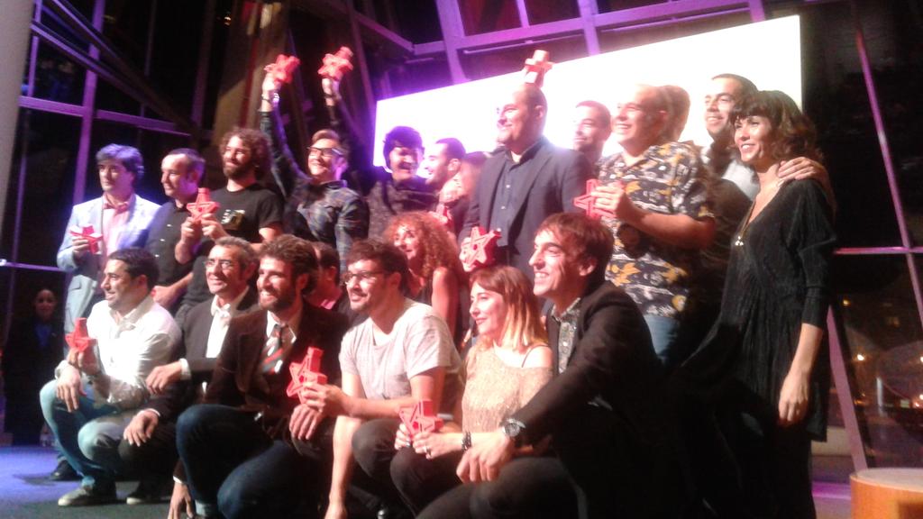 bifm's tweet photo. Foto de familia de todos los galardonados en los #premiosFEST 2015. ¡El #FIB2015 se lleva 2! Zorionak #BerriTxarrak! https://t.co/66ULeLb5xr