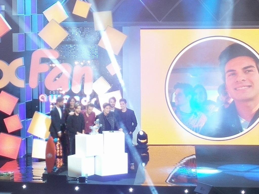 Fanta_Esp's tweet photo. Y el premio a "El hit del año" es para @dvicioficial por "Enamórate" #NeoxFantaAwards2015 https://t.co/gP45aCxkI1
