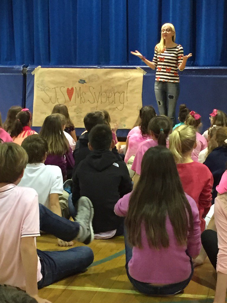 MsMcD11's tweet photo. Look who stopped by @JosaphatSchool today! #SJSlovesMsSyberg https://t.co/DxHlGr6QiY