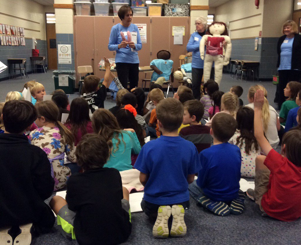 MrsKellyRT's tweet photo. Learning about our bodies. Many thanks to the ladies from Holy Spirit Hospital! @mem76rt https://t.co/L6eqtAcZaC