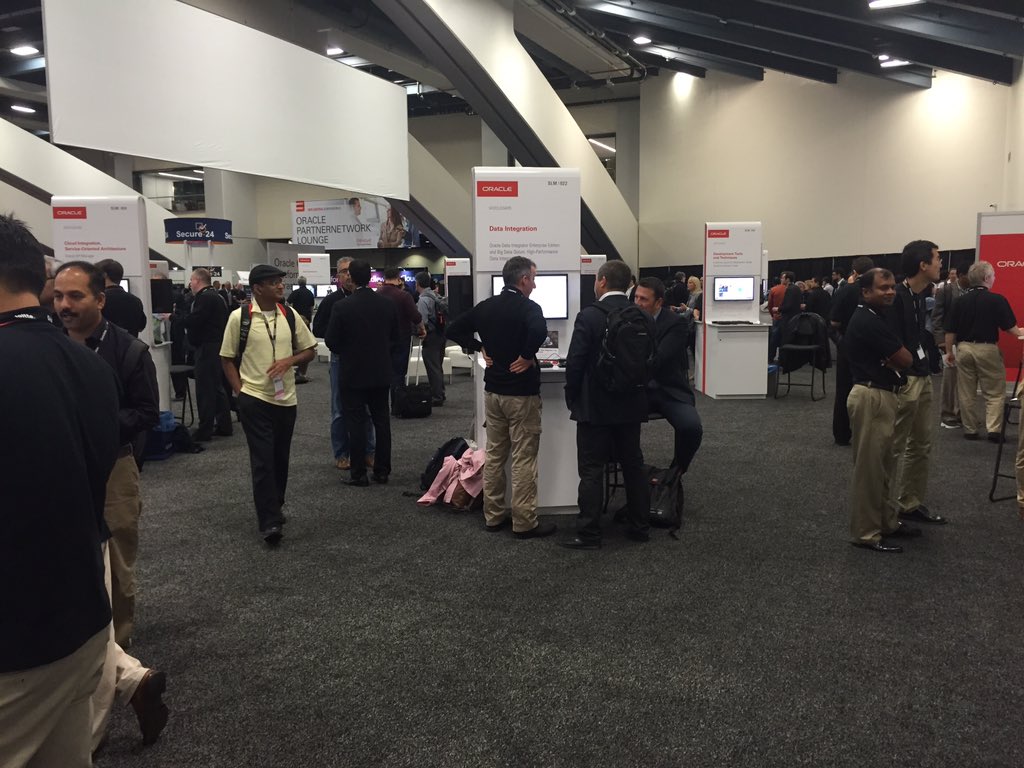 RileySandrine's tweet image. #OOW15DIS last day of DEMOgrounds, come visit!  #odi12c #GoldenGate12c #OEMM #OEDQ #BDP