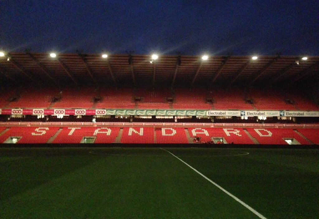 standard_bel's tweet photo. Sclessin s'éclaire pour accueillir la rencontre de ce soir! Les 3 points!! #COYR #StandardCL https://t.co/3gZ9FfAgrU