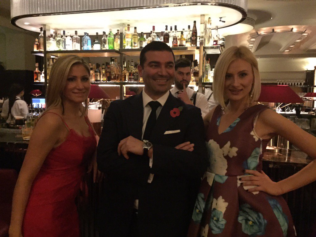 mashsteaklondon's tweet photo. Team all glammed up ready for @LLAwards ! @maurice_duarte #representing #LLA2015 https://t.co/4k3LFOhJYq