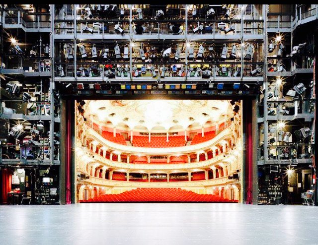 Desde pequeño me emocionaba y me sigue emocionando contemplar el teatro desde aquí!
Donde está la verdad o lo falso?