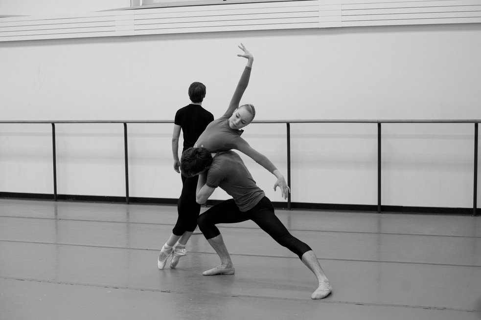 NYChoreoInst's tweet photo. #TBT to this elegant black and white shot from NYCI alumni @JiriBubenicek's rehearsal in #Fall2008 PC: R O'Connor https://t.co/HvIsRhrSw8