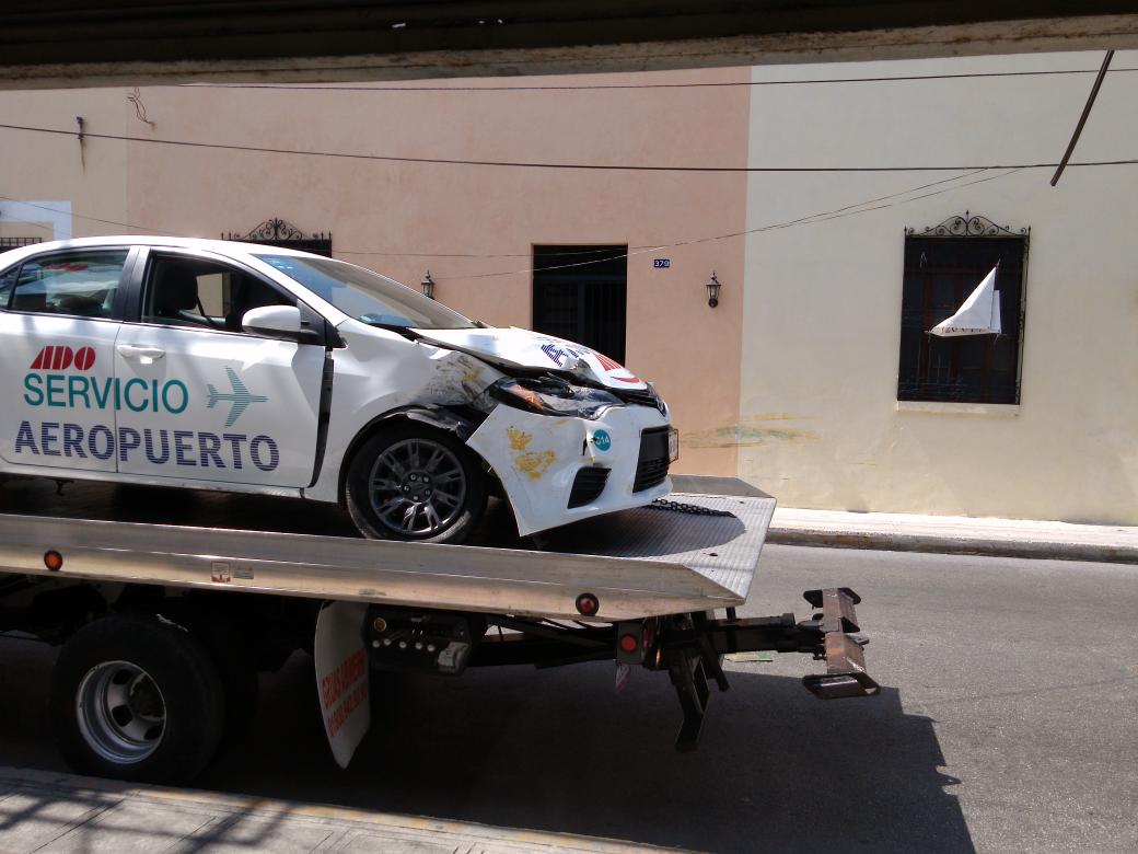 retioMID's tweet photo. Así quedo el coche después de ser impactado por nuestros amigos de #minis2000… https://t.co/TOk3voRMsu —@charliesm82 https://t.co/bA3dt69jbp