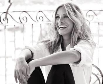 momamola's tweet photo. @mariche_navio #ceoceu julia roberts para calzedonia es comunicación periférica https://t.co/4IPakBwQQs