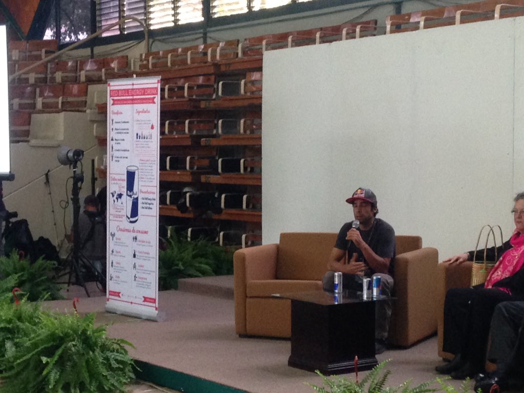 redbullMEX's tweet photo. Ya estamos en la @uicmx para #RedBullRacingCan. Iniciamos con la plática de @homerodiaz87 y nutrición del deporte. https://t.co/pGAXCKsKct