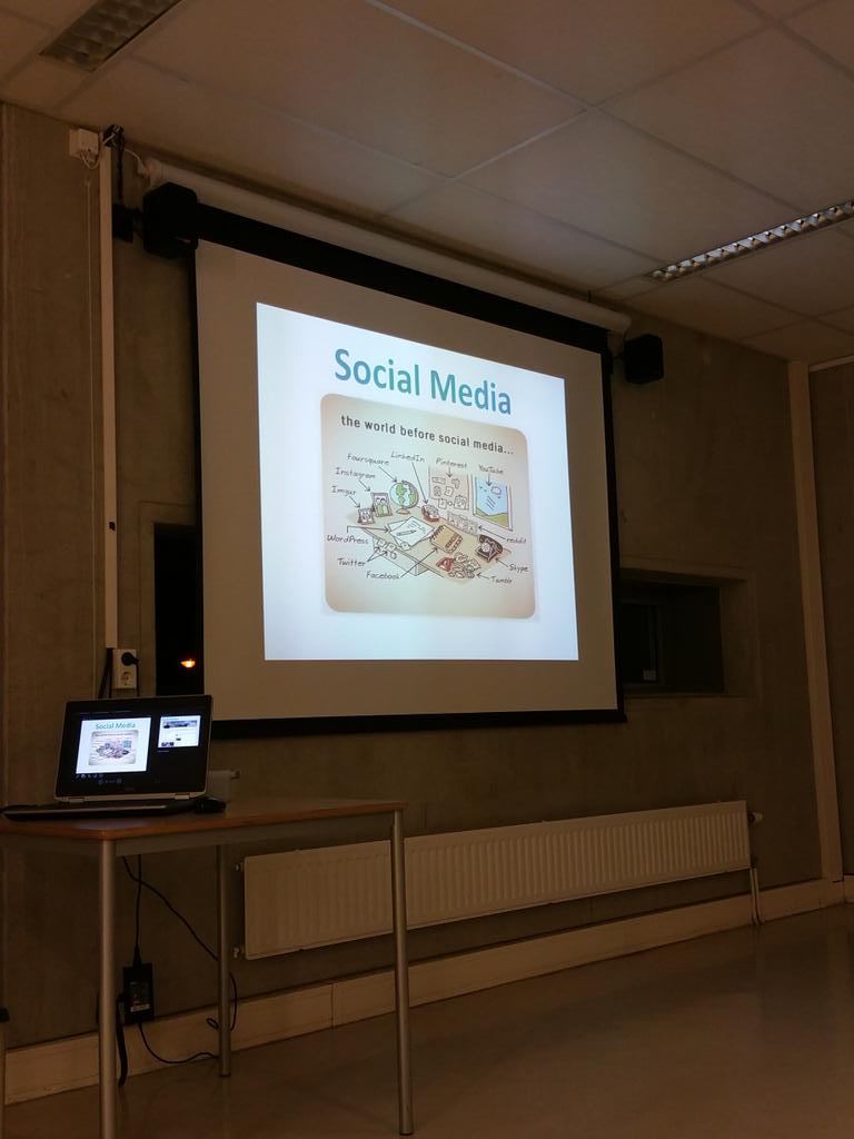 Cursus social media geven aan 40 actieve bornenaren! #vrijwilliger <a href="/KulturhusBorne/">Kulturhus Borne</a>