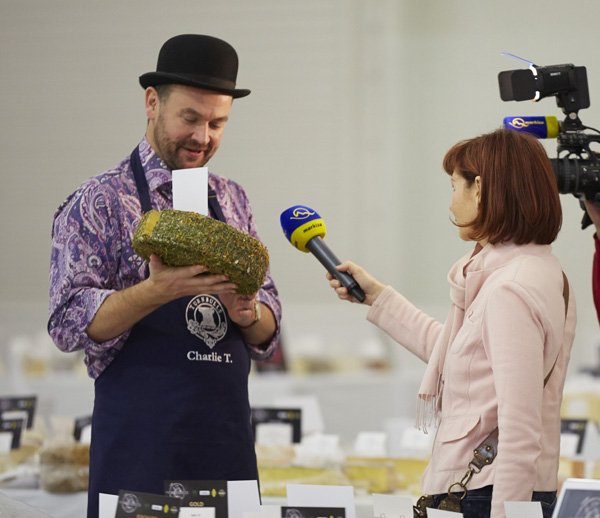 BBCGoodFoodShow's tweet photo. #CheeseTalks hosted by #WorldCheeseAwards experts at #GFSWINTER... find out more here > https://t.co/kpLnHSzIWQ https://t.co/9AOzx6wdL9