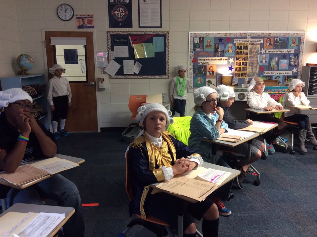 pds_5S's tweet photo. History is alive in our classroom #PDSChargers #pds2015 https://t.co/38Mtghj5eL