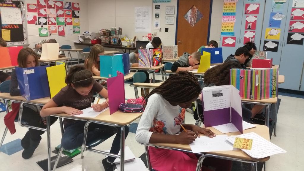 HeyMrsMeile's tweet photo. How do you keep a noisy class quiet? Use folders as partitions. #MonsterExchange #WeAreDavies https://t.co/12xmxfVVOg