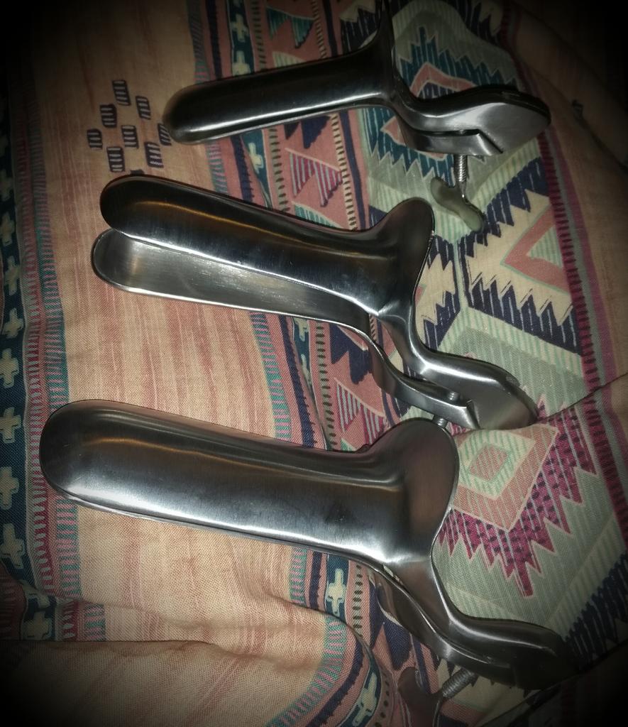 Freak77Show's tweet photo. Oooh, just got myself a new set of 3 speculums! Can't wait to use them!!! #doctorsquad #MedicalDevice 😷 https://t.co/a67MhDaAor