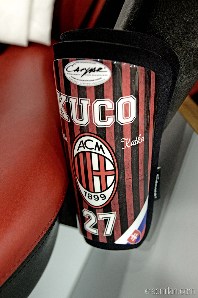 acmilan's tweet photo. The red&amp;black locker room is waiting for the Rossoneri!

#MilanChievo #ForzaMilan https://t.co/rWrFG0WcEc