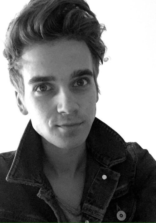Horanftlarrys's tweet photo. RT if this boy never fails to make you happy @Joe_Sugg #JoeMakesUsSmile https://t.co/QPqOYxUrOe
