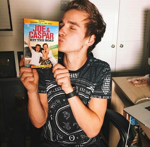 Horanftlarrys's tweet photo. RT if this boy never fails to make you happy @Joe_Sugg #JoeMakesUsSmile https://t.co/QPqOYxUrOe