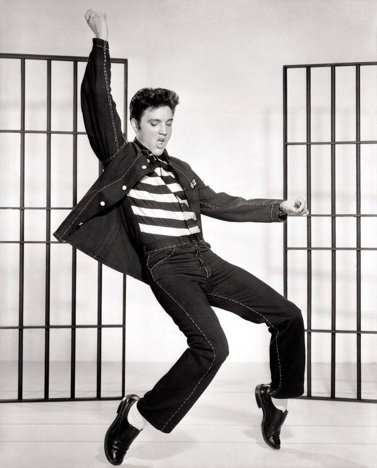 MusicVaultz's tweet photo. Today in 1957, after a show in LA, police told @ElvisPresley he was no longer allowed to wiggle his hips onstage https://t.co/z3aAd4Uz2w
