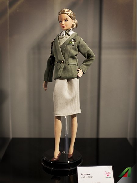 Alitalia's tweet photo. Fino 13/3 a @MudecMi spettacolare mostra #barbietheicon. Con Alitalia -20% su biglietto Info https://t.co/lydsg5y4nr https://t.co/7ladJpMOKD