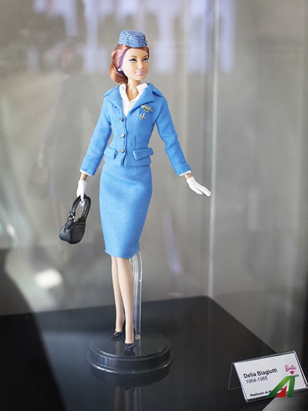 Alitalia's tweet photo. Fino 13/3 a @MudecMi spettacolare mostra #barbietheicon. Con Alitalia -20% su biglietto Info https://t.co/lydsg5y4nr https://t.co/7ladJpMOKD