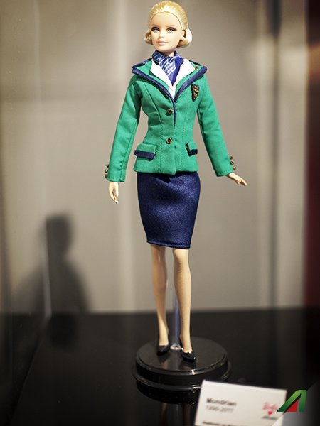 Alitalia's tweet photo. Fino 13/3 a @MudecMi spettacolare mostra #barbietheicon. Con Alitalia -20% su biglietto Info https://t.co/lydsg5y4nr https://t.co/7ladJpMOKD