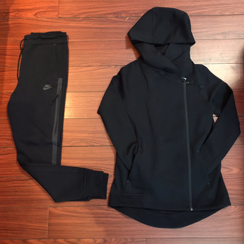 nike tech sweatsuit set