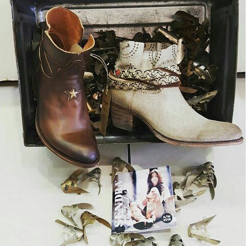 SendraBoots's tweet photo. Sendra ankle boots. A piece of art made in Spain. Pic by @bootandshoe 
#sendra #sendraboot… https://t.co/NO6siziS1S https://t.co/hEMKTdrr5P