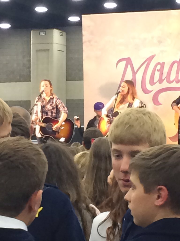 Bettin2016's tweet photo. Maddie &amp; Tae in the career fair!! @MCWFFA https://t.co/kAgfThYrY6