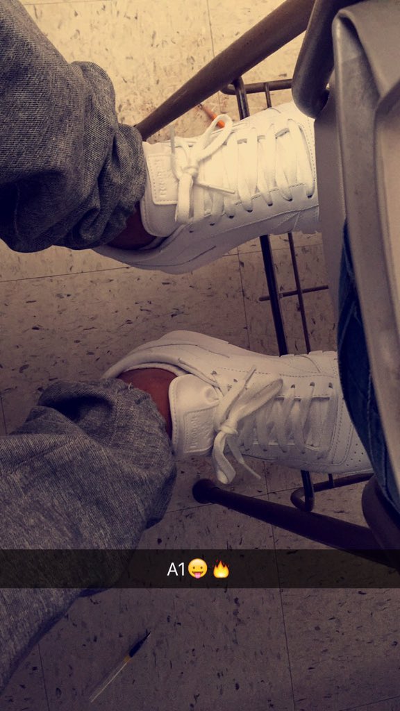 k_lapera's tweet photo. Kick game to fyah😛🔥 #slicka https://t.co/LaGcdCCQMS