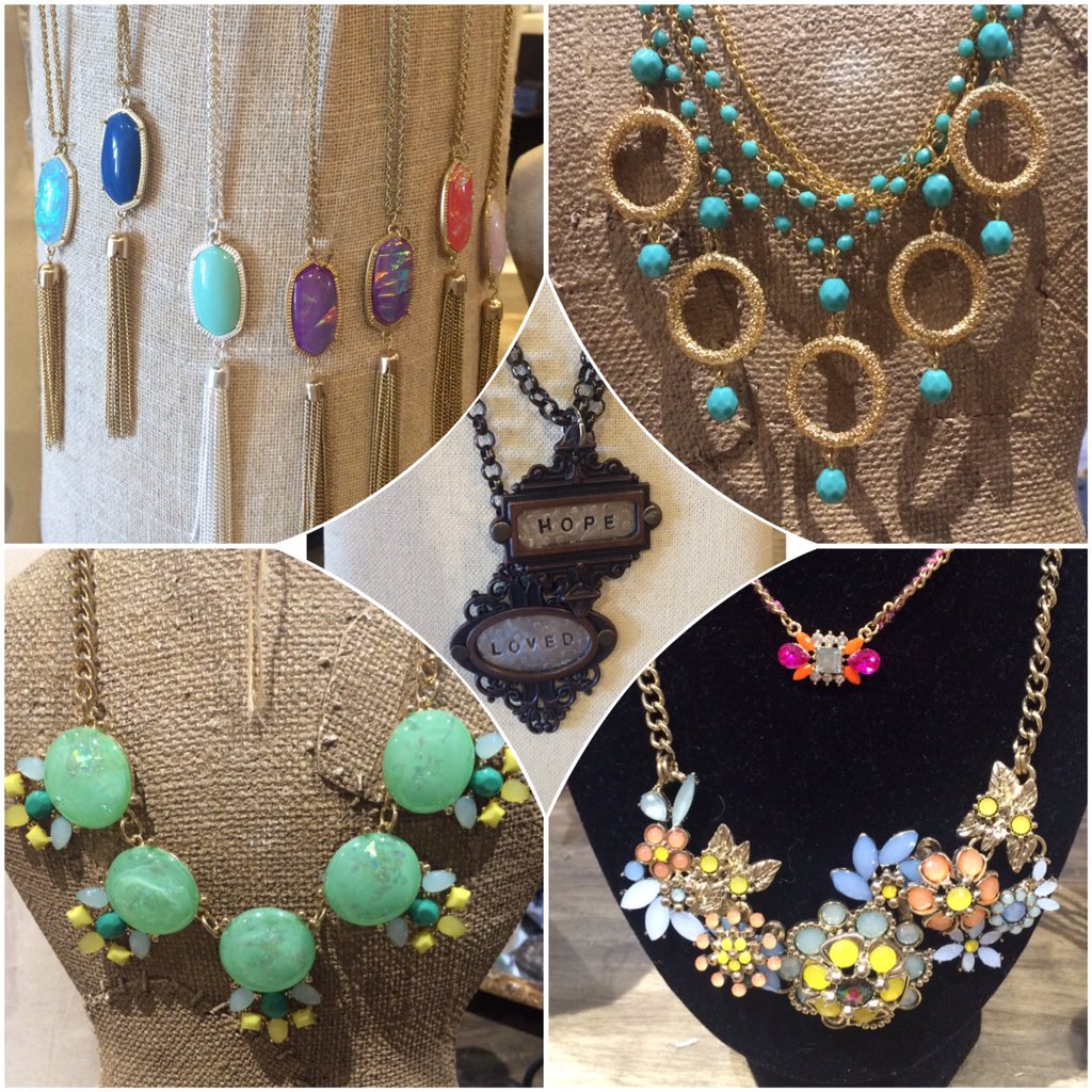 VR1720's tweet photo. just a few of the super cute necklaces that we have! which are also 20% off! https://t.co/rDLf7EfXV2