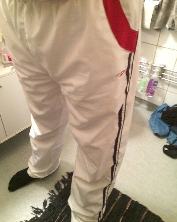 Radiosporten's tweet photo. Som sagt kvällens fråga: Hur ser dina mjukisbyxor ut när du lyssnar på Sportextra? Kan någon bräcka de här? https://t.co/hnm9JuIWZu
