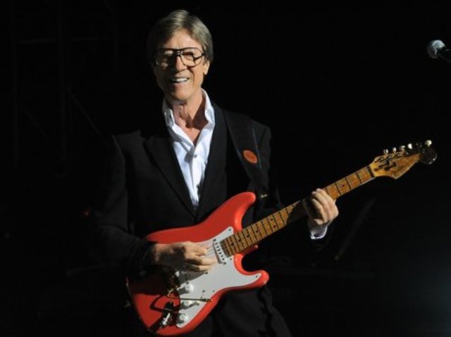 Happy Birthday to the legend of British surf music Hank Marvin (The Shadows), 74 today! 