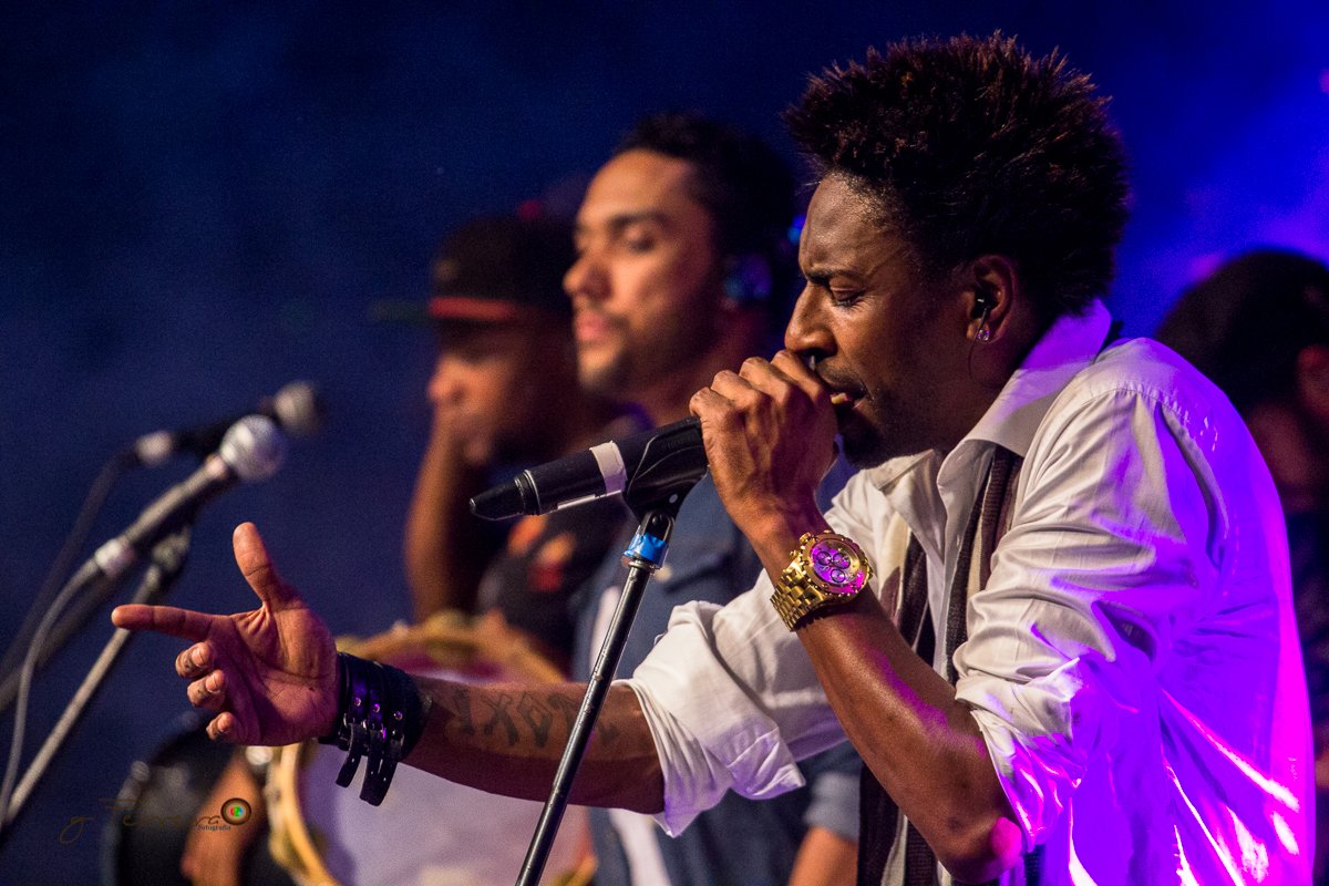 O #GrupoPixote lançou nas rádios de todo o Brasil seu novo single, #LeidaVida. migre.me/rWYov