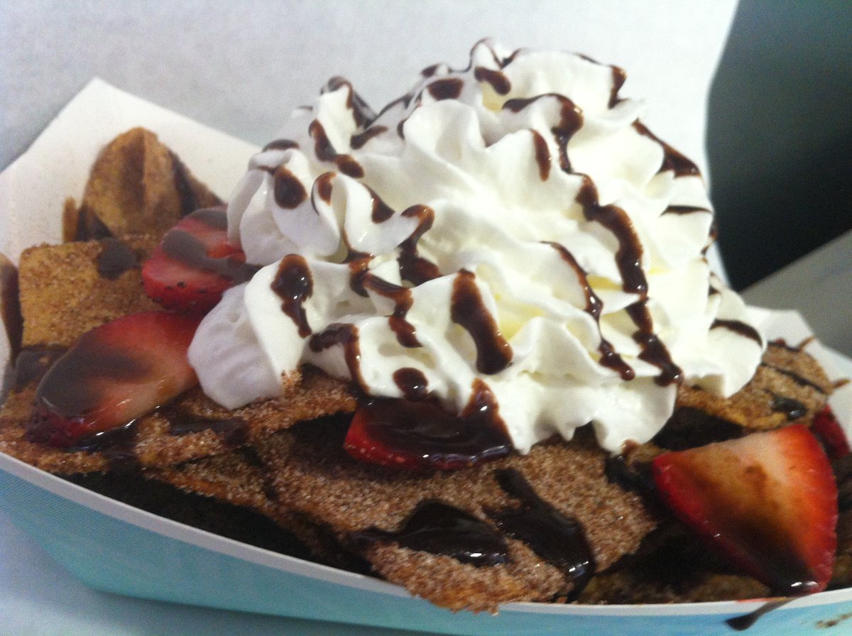 AutoFoodTruck's tweet image. How’s your week going so far? Either way, make it better with our strawberry nachos! #Food #VenturaCounty #Oxnard
