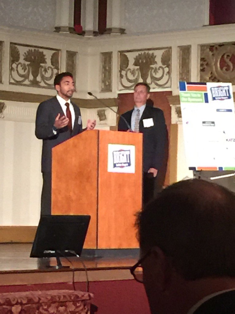 wnyINCUBATORS's tweet photo. Here's Julian of @Carteficom (and @insytejack) wowing the crowd at @Bright_Buffalo! Making #BuffSandbox proud. https://t.co/NIxxydTve8