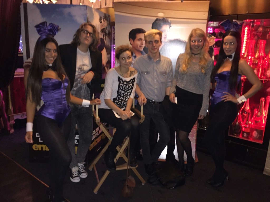 WarnerBrosUK's tweet photo. We're excited to welcome @doyouknowellie &amp; her entourage to the #EntourageVIP screening at @PlayboyClubLDN! https://t.co/AjIhzDvADO