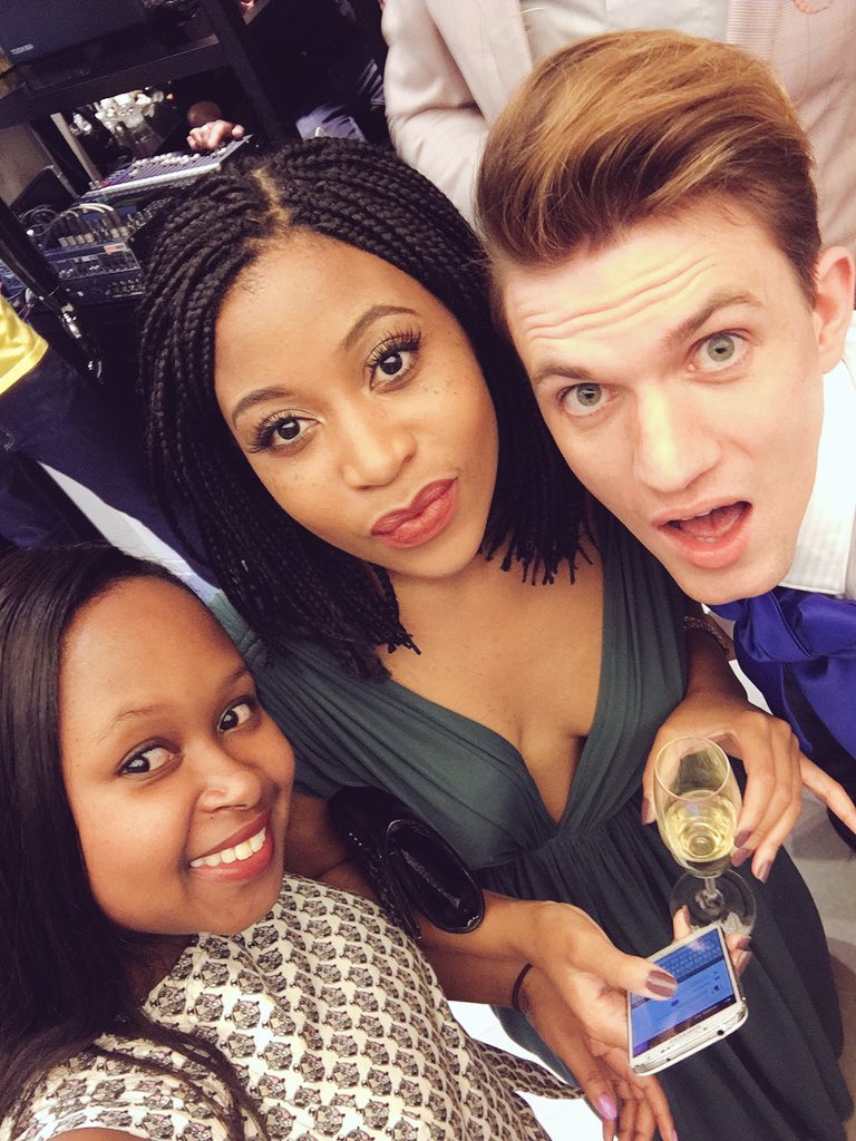 Tiffany_nlx's tweet photo. @gertjohan moves into @LuminanceOnline @VuvuonStyle 😄 https://t.co/7ENbXNTh5p