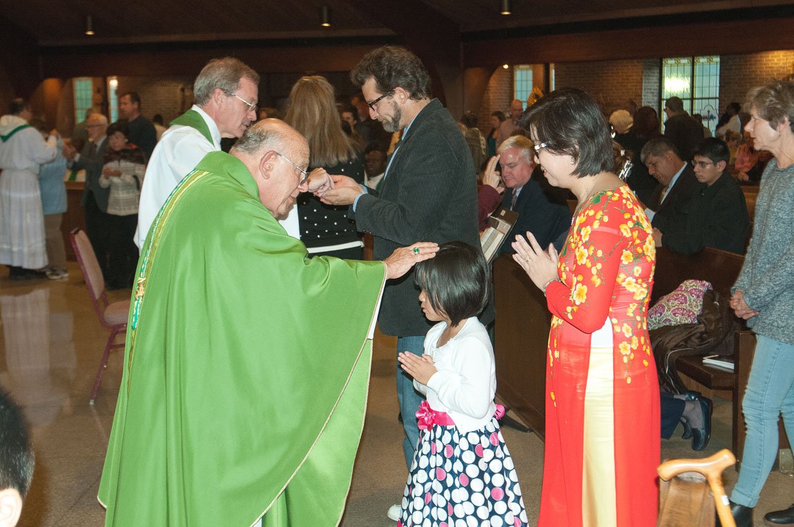 arlingtonchurch's tweet photo. #ICYMI shots from the Diocesan #MulticulturalMass with @Bishop_Loverde & @CDAcultures via @acatholicherald: https://t.co/qiN01LYHH8