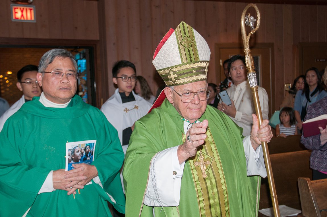 arlingtonchurch's tweet photo. #ICYMI shots from the Diocesan #MulticulturalMass with @Bishop_Loverde & @CDAcultures via @acatholicherald: https://t.co/qiN01LYHH8