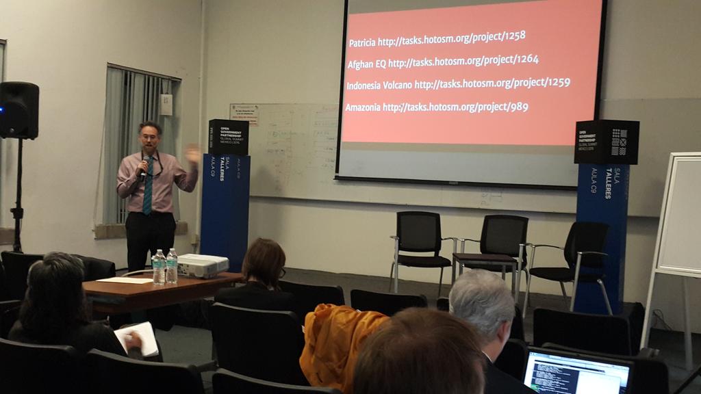 openstreetmapmx's tweet image. Arranca Mapatón #MappingRevolution #OGPMapping Mostrando @mikel los esfuerzos @hotosm en el mundo