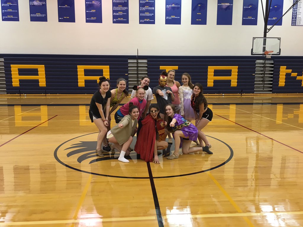 marian_dance's tweet photo. Halloween dress day at practice! 👯🦄🌯🍌 #mvdt https://t.co/fJNcgdZbD2